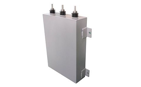 電容器的容量大小與什么有關(guān)？為什么？