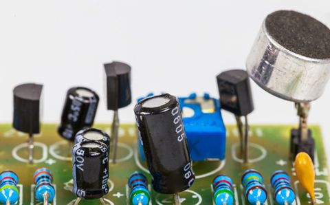 無功補償電容器漏油，可以繼續(xù)使用嗎？
